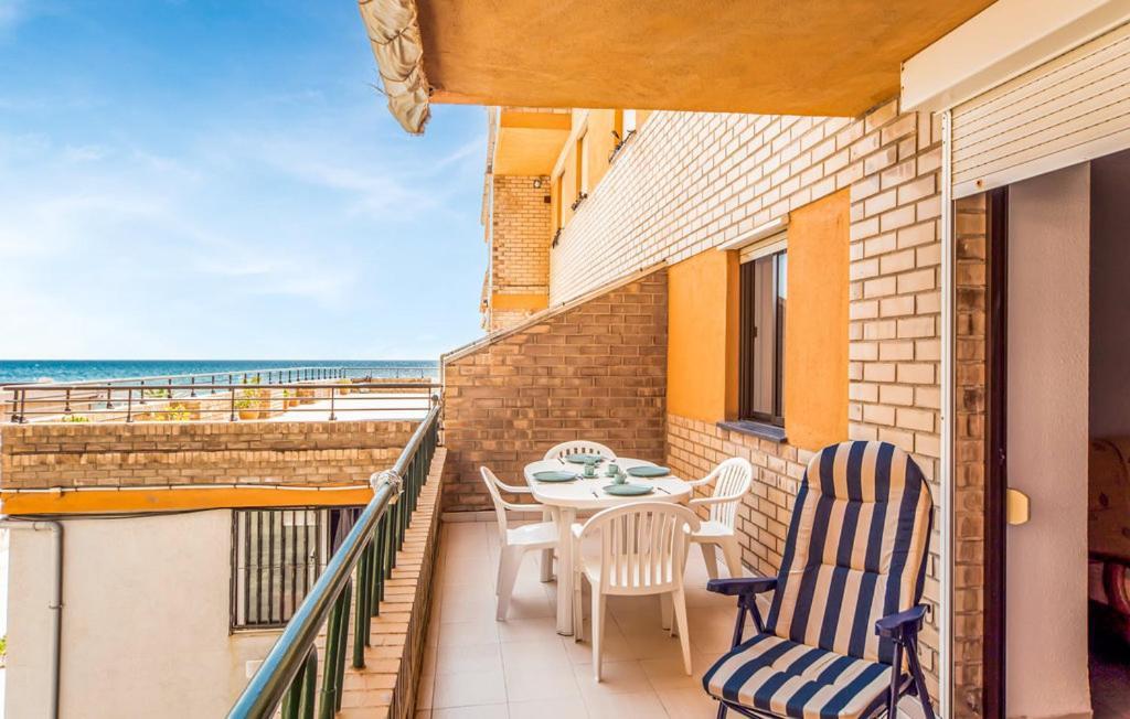 Stunning Apartment In Oropesa Del Mar Bagian luar foto